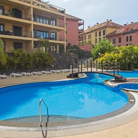 Comboio I By An Island *