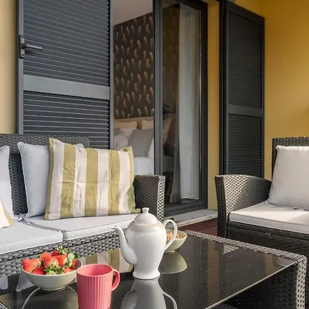 Comboio I By An Island דירה