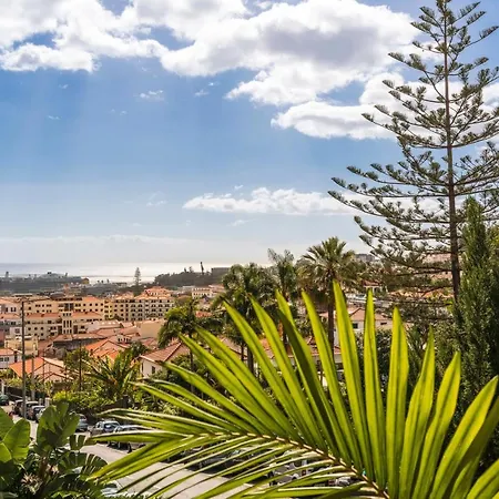 Comboio I By An Island Funchal